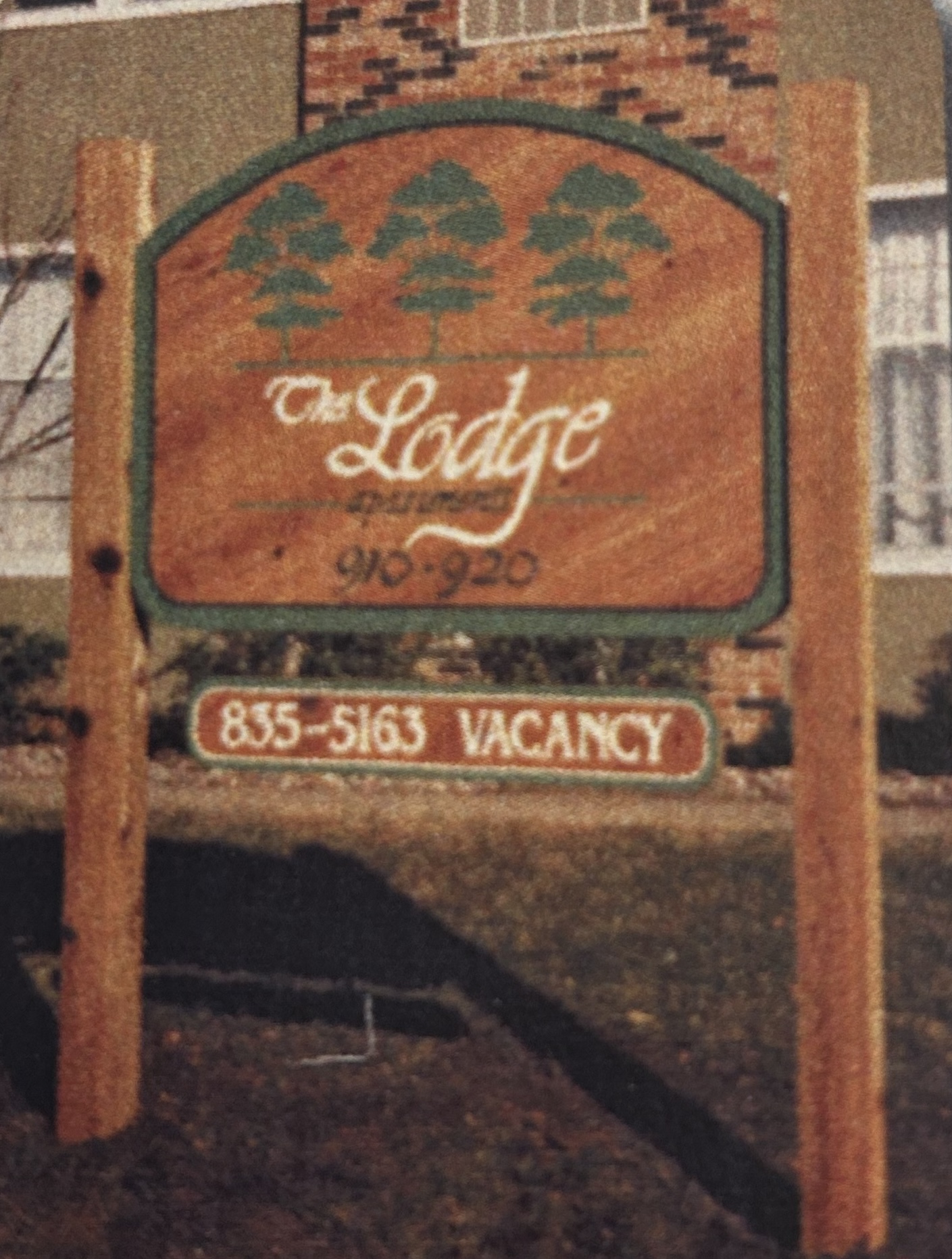 The Lodge Apartments sign, Des Moines area